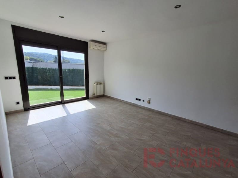 5 soverom Kjedet enebolig til salgs i Sant Julia del Llor i Bonmati med garasje - € 340 000 (Ref: 9433572)