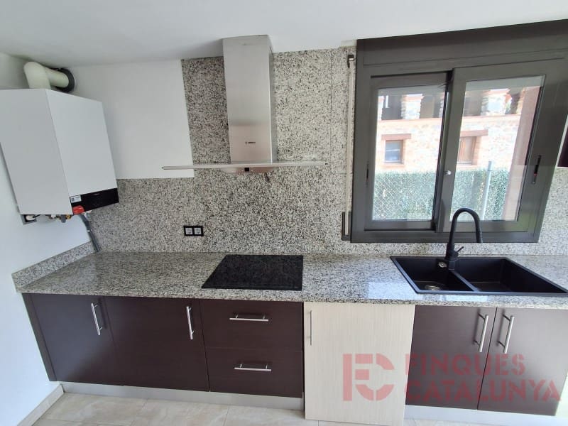 5 soverom Kjedet enebolig til salgs i Sant Julia del Llor i Bonmati med garasje - € 340 000 (Ref: 9433572)