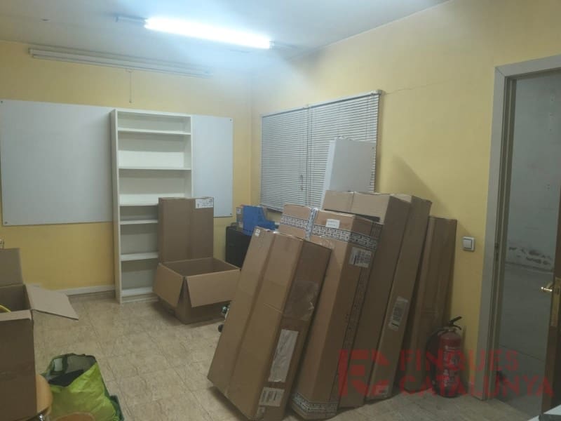 Commercial for sale in Girona city - € 150,000 (Ref: 9433575)