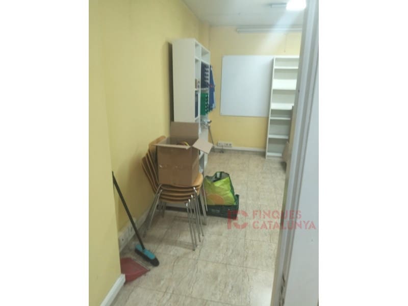 Commercial for sale in Girona city - € 150,000 (Ref: 9433575)