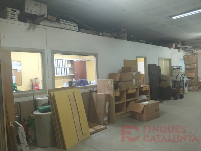 Commercial for sale in Girona city - € 150,000 (Ref: 9433575)