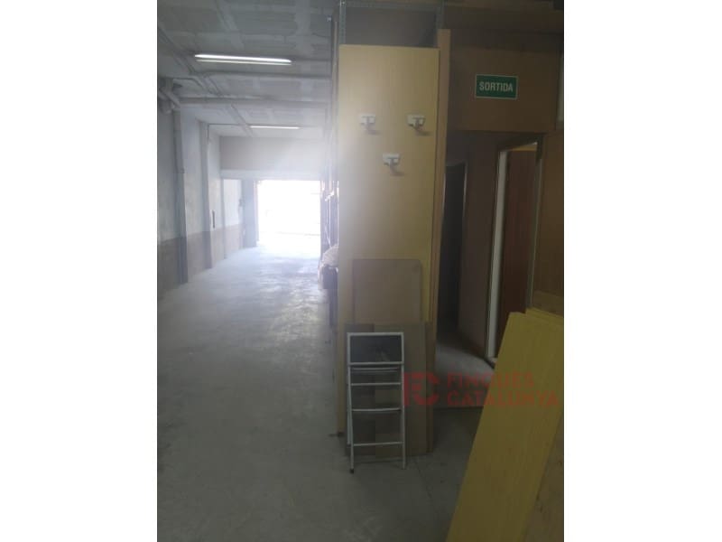 Commercial for sale in Girona city - € 150,000 (Ref: 9433575)