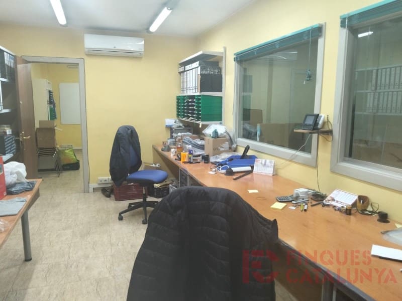 Commercial for sale in Girona city - € 150,000 (Ref: 9433575)