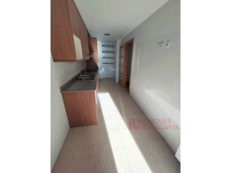 4 bedroom Flat for sale in Girona city with garage - € 400,000 (Ref: 9433576)