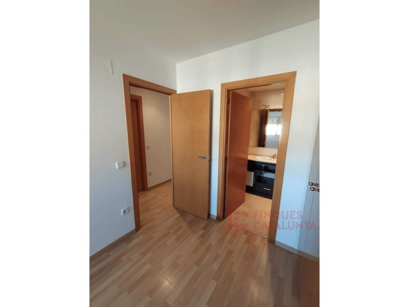 4 bedroom Flat for sale in Girona city with garage - € 400,000 (Ref: 9433576)