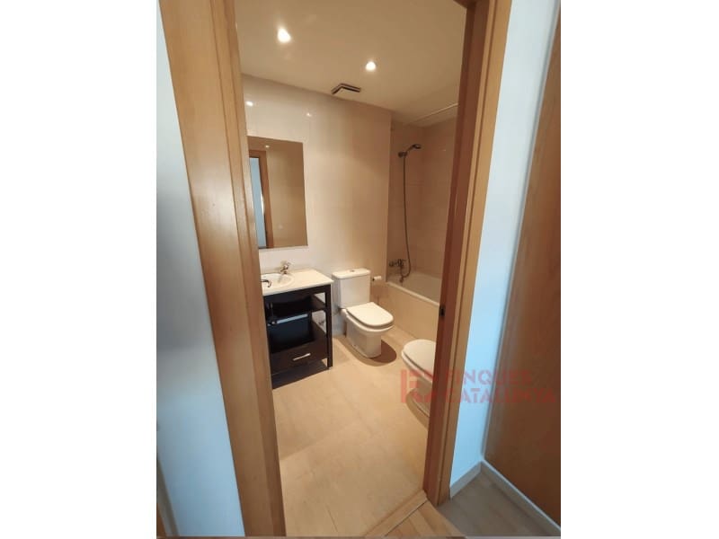 4 bedroom Flat for sale in Girona city with garage - € 400,000 (Ref: 9433576)