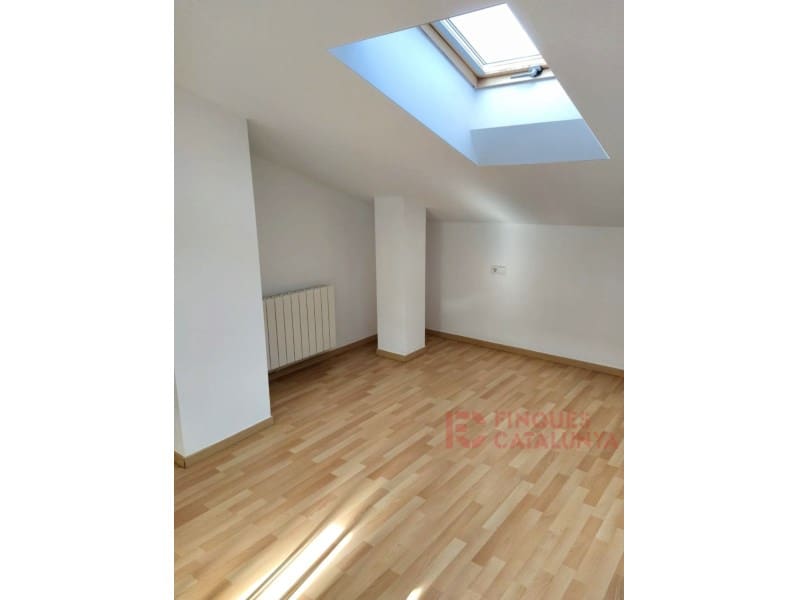 4 bedroom Flat for sale in Girona city with garage - € 400,000 (Ref: 9433576)