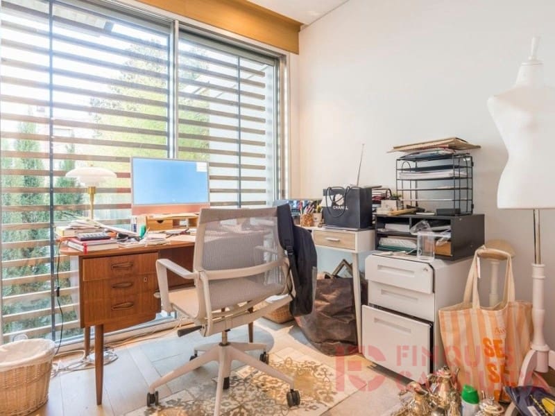 3 bedroom Penthouse for sale in Girona city with garage - € 995,000 (Ref: 9433578)