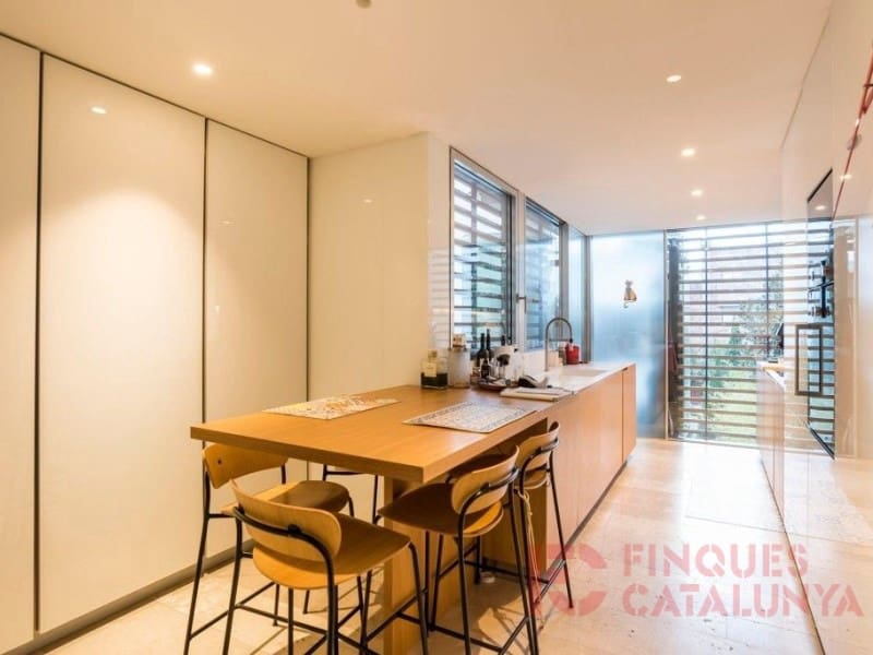 3 bedroom Penthouse for sale in Girona city with garage - € 995,000 (Ref: 9433578)