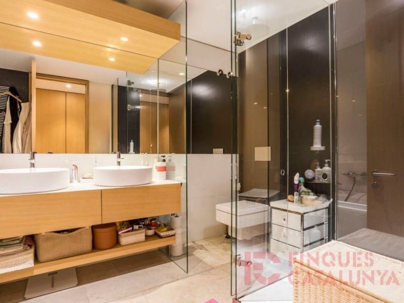 3 bedroom Penthouse for sale in Girona city with garage - € 995,000 (Ref: 9433578)