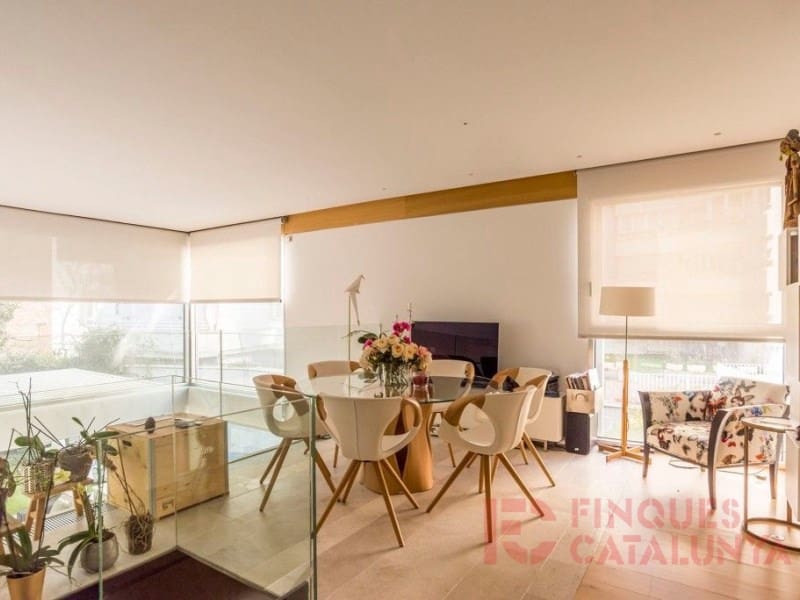 3 bedroom Penthouse for sale in Girona city with garage - € 995,000 (Ref: 9433578)
