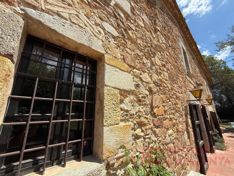 Finca/Country House for sale in Llagostera - € 1,325,000 (Ref: 9433582)