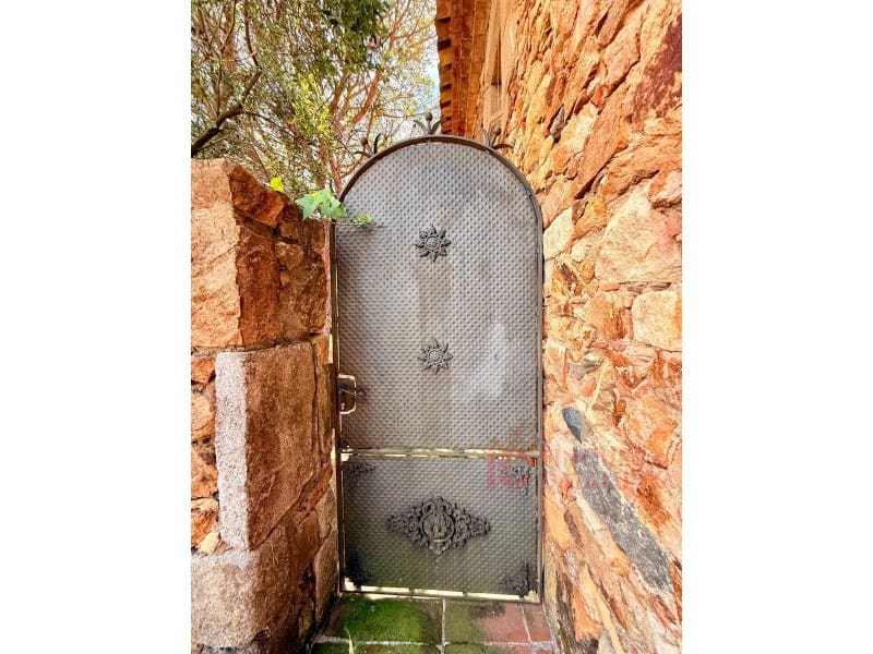 Finca/Country House for sale in Llagostera - € 1,325,000 (Ref: 9433582)