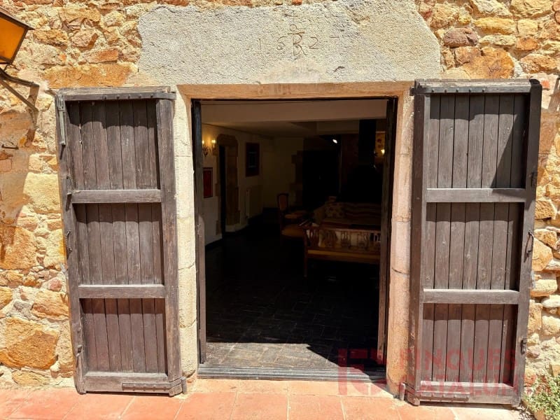 Finca/Country House for sale in Llagostera - € 1,325,000 (Ref: 9433582)