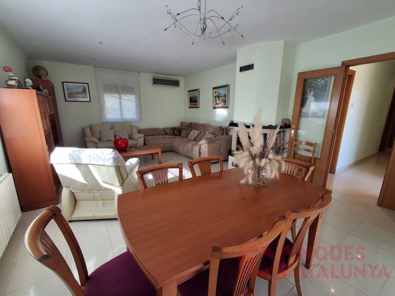 3 slaapkamer Villa te koop in Bescano met garage - € 308.000 (Ref: 9433591)