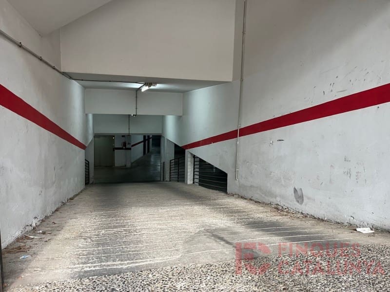 Garage à vendre à Gerone ville - 19 200 € (Ref: 9433598)