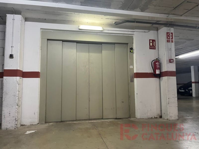 Garage à vendre à Gerone ville - 19 200 € (Ref: 9433598)
