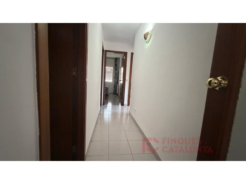 4 bedroom Flat for sale in Girona city - € 220,000 (Ref: 9491498)