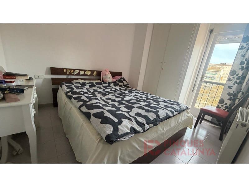 4 bedroom Flat for sale in Girona city - € 220,000 (Ref: 9491498)