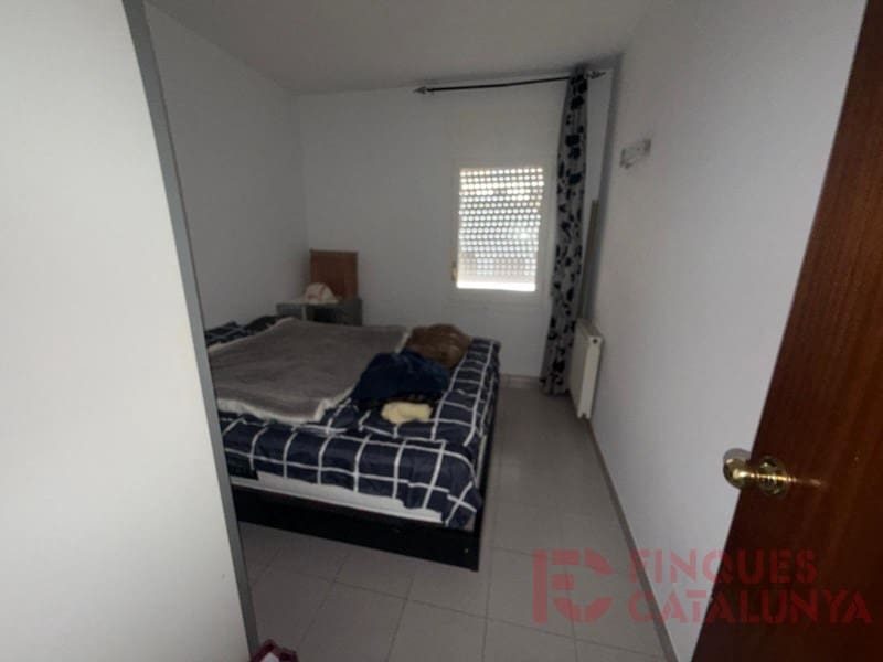 4 bedroom Flat for sale in Girona city - € 220,000 (Ref: 9491498)