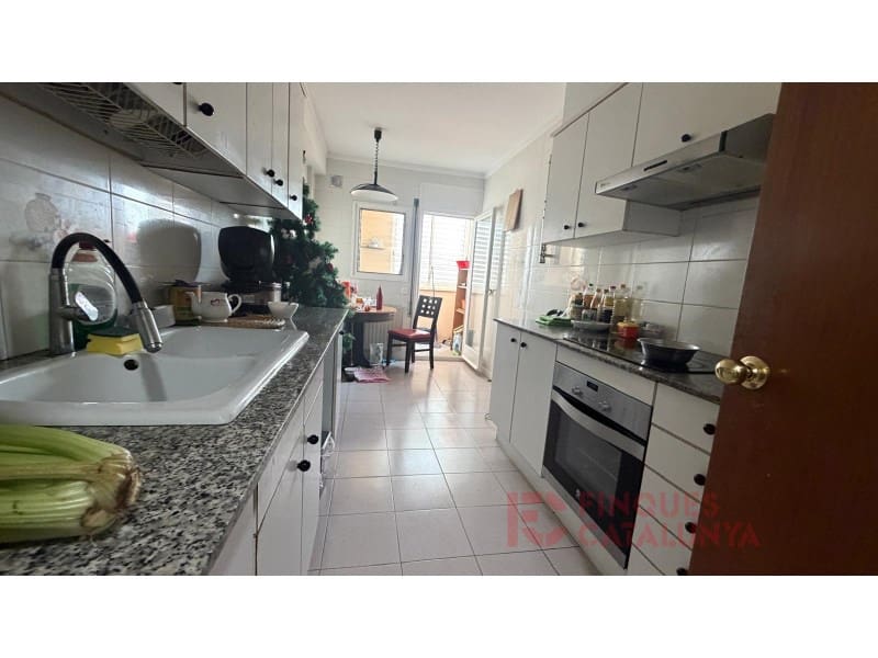 4 bedroom Flat for sale in Girona city - € 220,000 (Ref: 9491498)