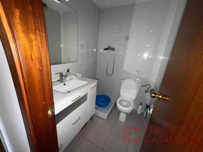 4 bedroom Flat for sale in Girona city - € 220,000 (Ref: 9491498)