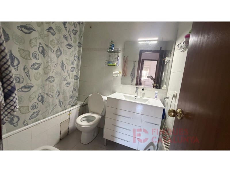 4 bedroom Flat for sale in Girona city - € 220,000 (Ref: 9491498)