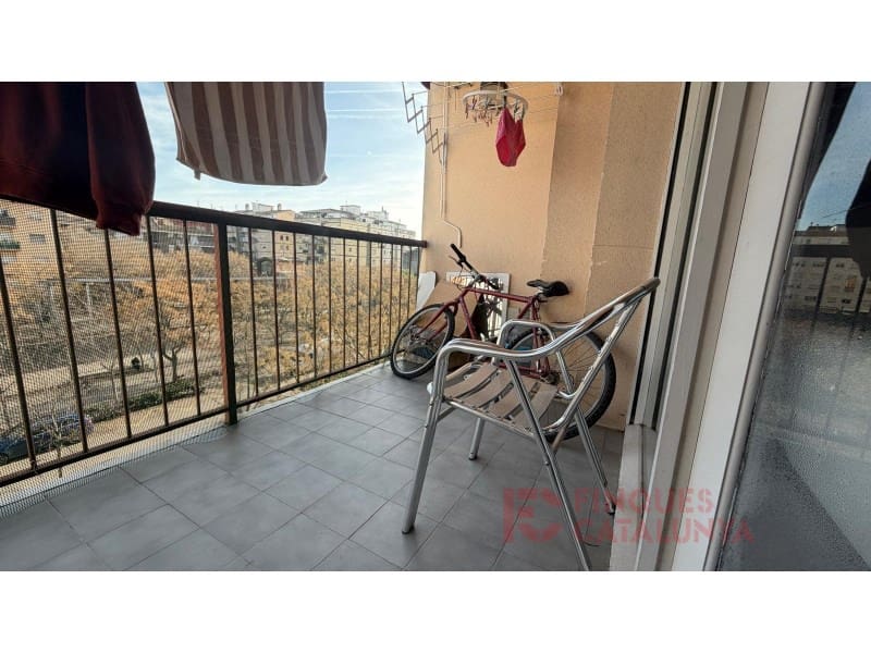 4 bedroom Flat for sale in Girona city - € 220,000 (Ref: 9491498)