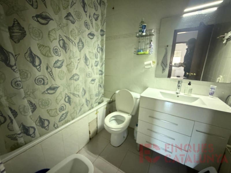 4 bedroom Flat for sale in Girona city - € 220,000 (Ref: 9491498)