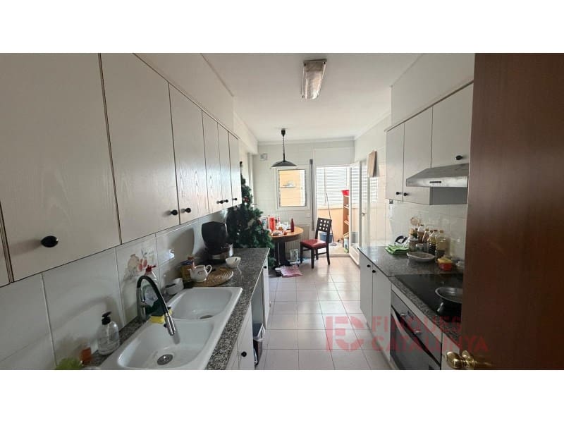 4 bedroom Flat for sale in Girona city - € 220,000 (Ref: 9491498)