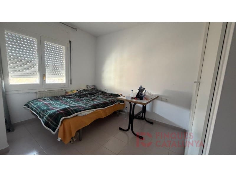 4 bedroom Flat for sale in Girona city - € 220,000 (Ref: 9491498)