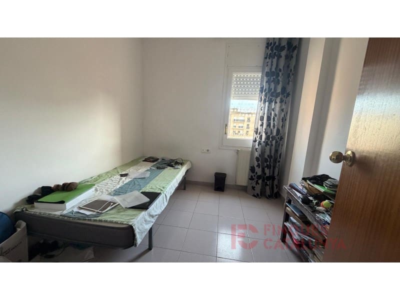 4 bedroom Flat for sale in Girona city - € 220,000 (Ref: 9491498)