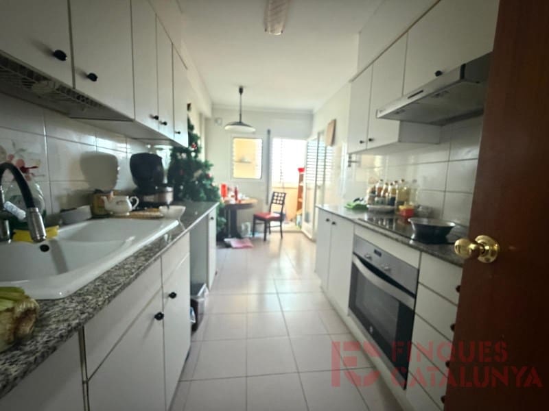 4 bedroom Flat for sale in Girona city - € 220,000 (Ref: 9491498)