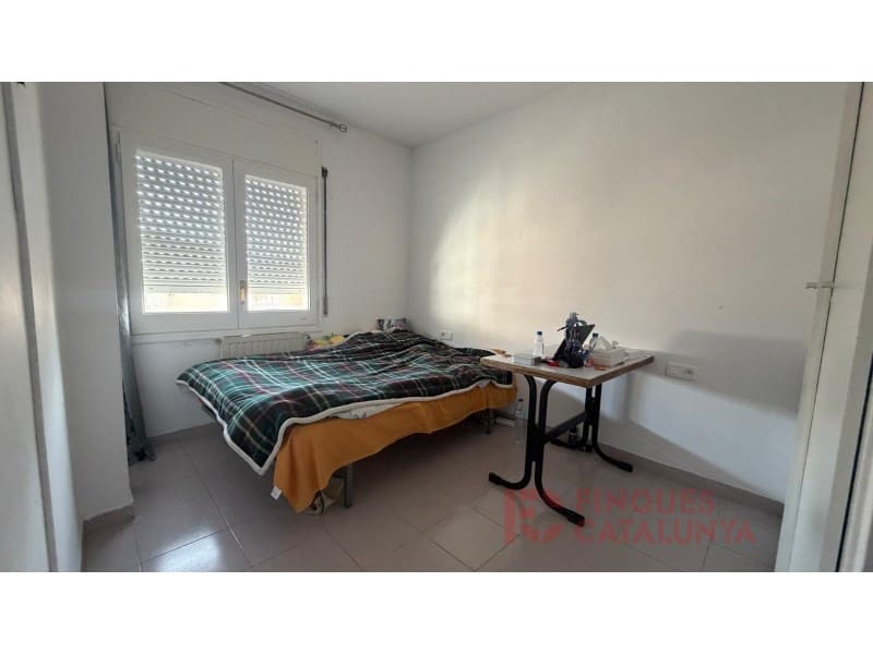 4 bedroom Flat for sale in Girona city - € 220,000 (Ref: 9491498)