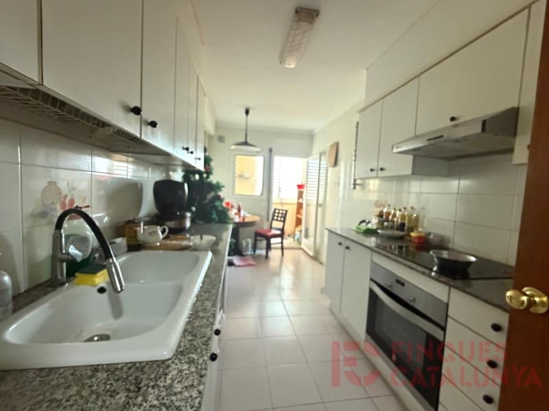 4 bedroom Flat for sale in Girona city - € 220,000 (Ref: 9491498)