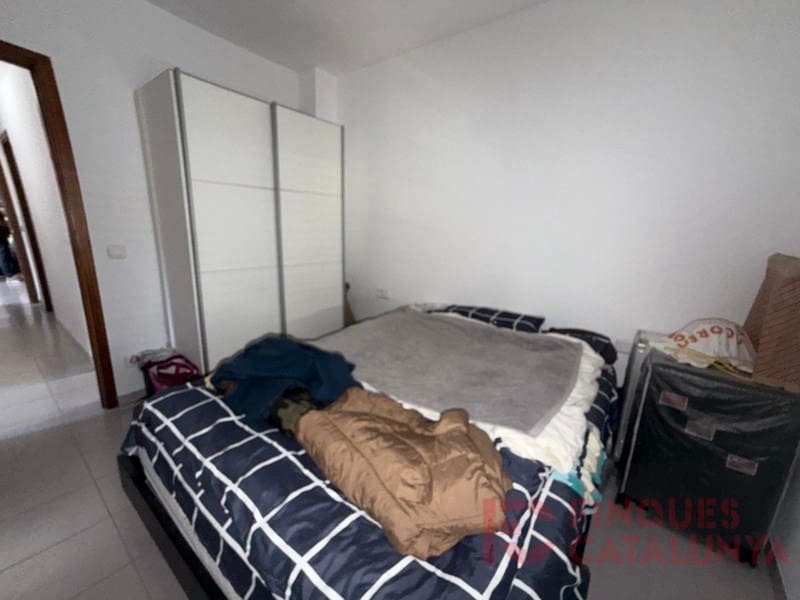 4 bedroom Flat for sale in Girona city - € 220,000 (Ref: 9491498)