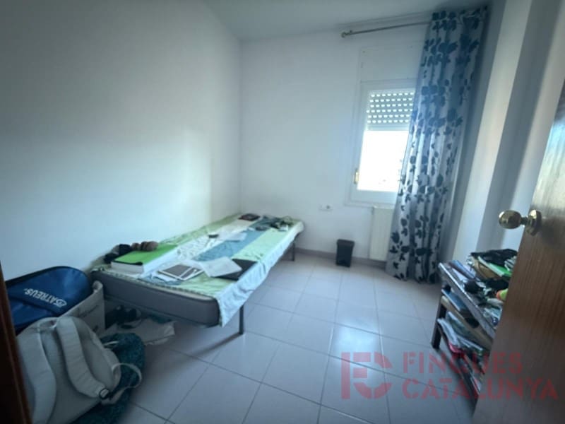 4 bedroom Flat for sale in Girona city - € 220,000 (Ref: 9491498)