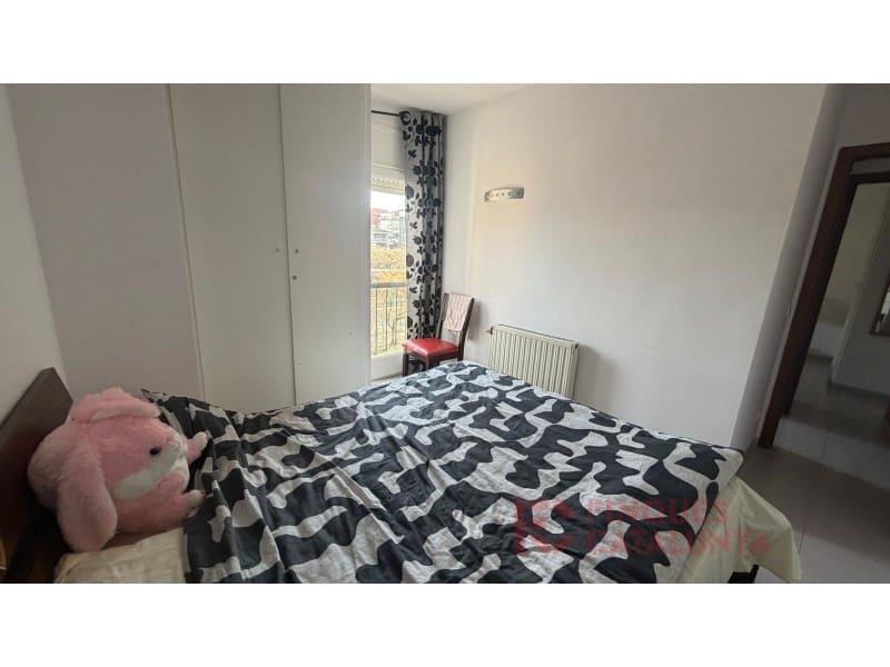 4 bedroom Flat for sale in Girona city - € 220,000 (Ref: 9491498)