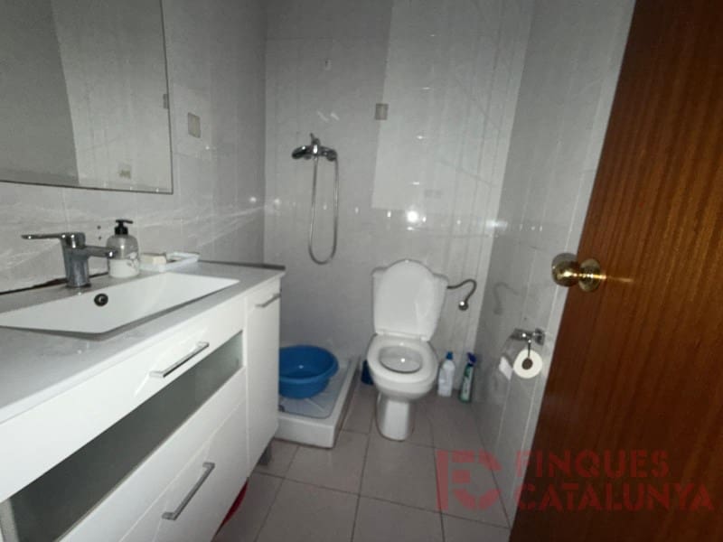 4 bedroom Flat for sale in Girona city - € 220,000 (Ref: 9491498)
