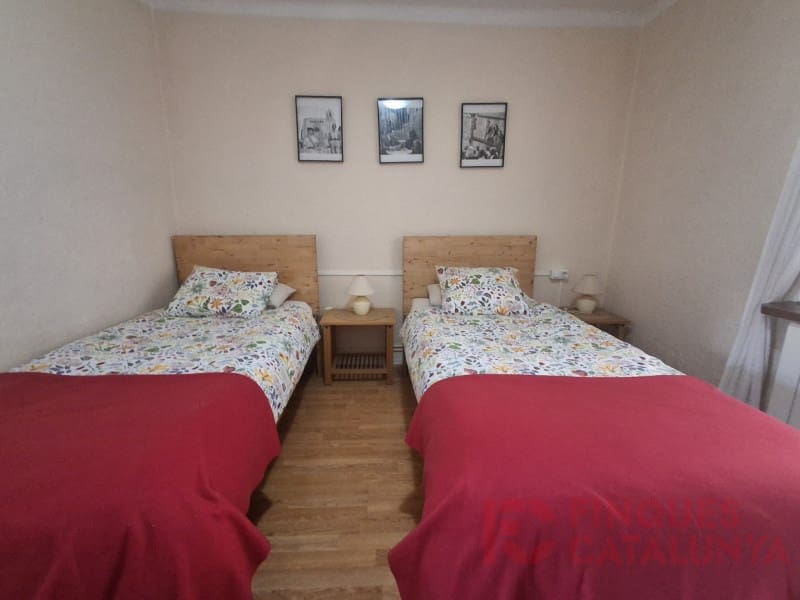 3 bedroom Flat for sale in Girona city - € 210,000 (Ref: 9497297)