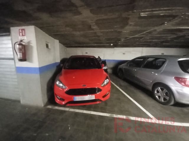 Autotalli myytävänä paikassa Girona kaupunki - 20 500 € (Ref: 9516235)