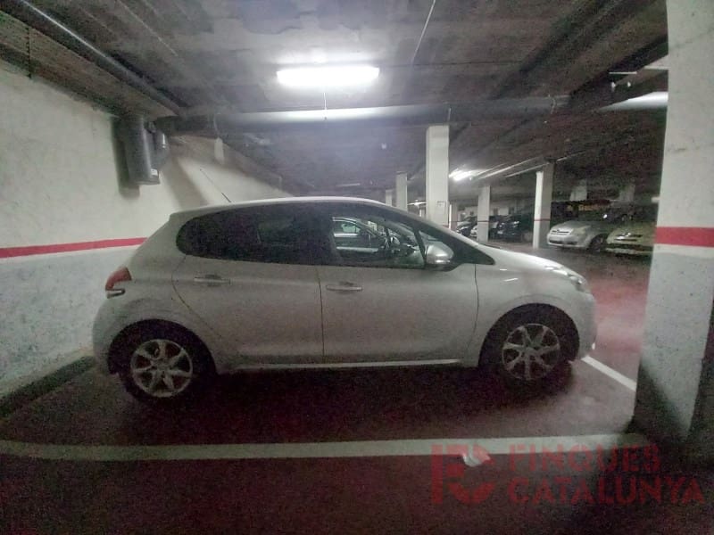 Autotalli myytävänä paikassa Girona kaupunki - 17 500 € (Ref: 9516237)