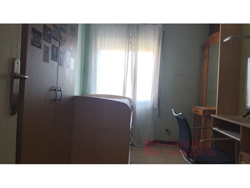 4 bedroom Flat for sale in Girona city - € 168,000 (Ref: 9516239)