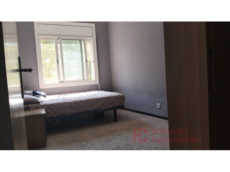 4 bedroom Flat for sale in Girona city - € 168,000 (Ref: 9516239)