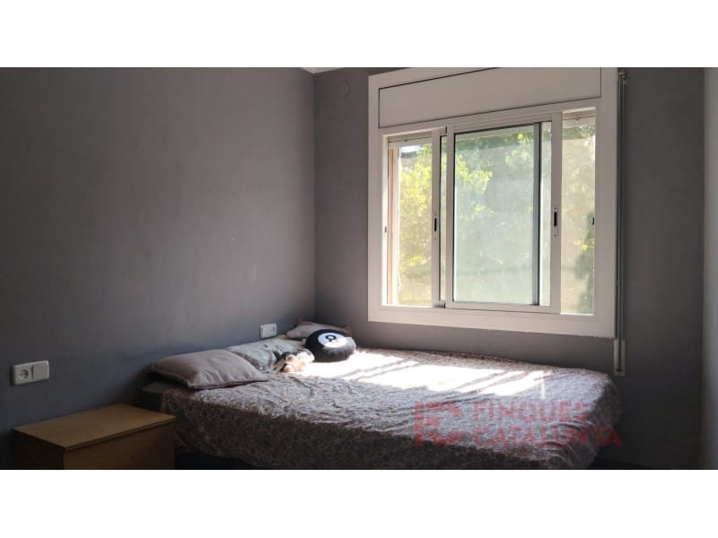 4 bedroom Flat for sale in Girona city - € 168,000 (Ref: 9516239)