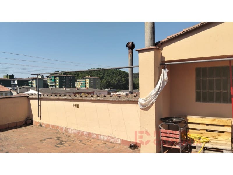 4 bedroom Flat for sale in Girona city - € 168,000 (Ref: 9516239)