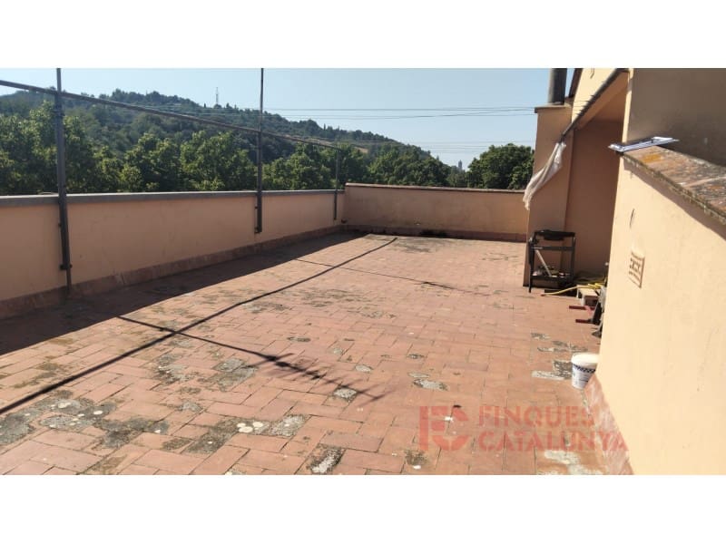 4 bedroom Flat for sale in Girona city - € 168,000 (Ref: 9516239)