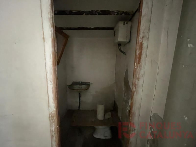 Commercial for sale in Girona city - € 130,000 (Ref: 9516244)