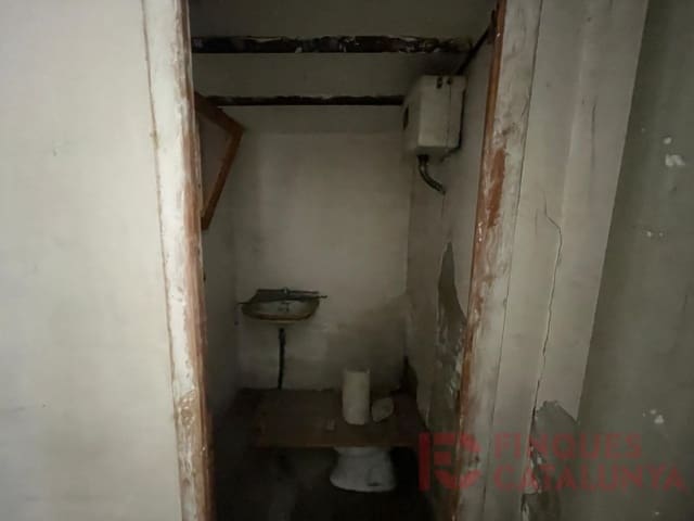 Commercial for sale in Girona city - € 130,000 (Ref: 9516244)