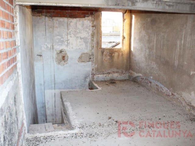 5 quarto Moradia para venda em Cassà de la Selva com garagem - 139 000 € (Ref: 9516249)